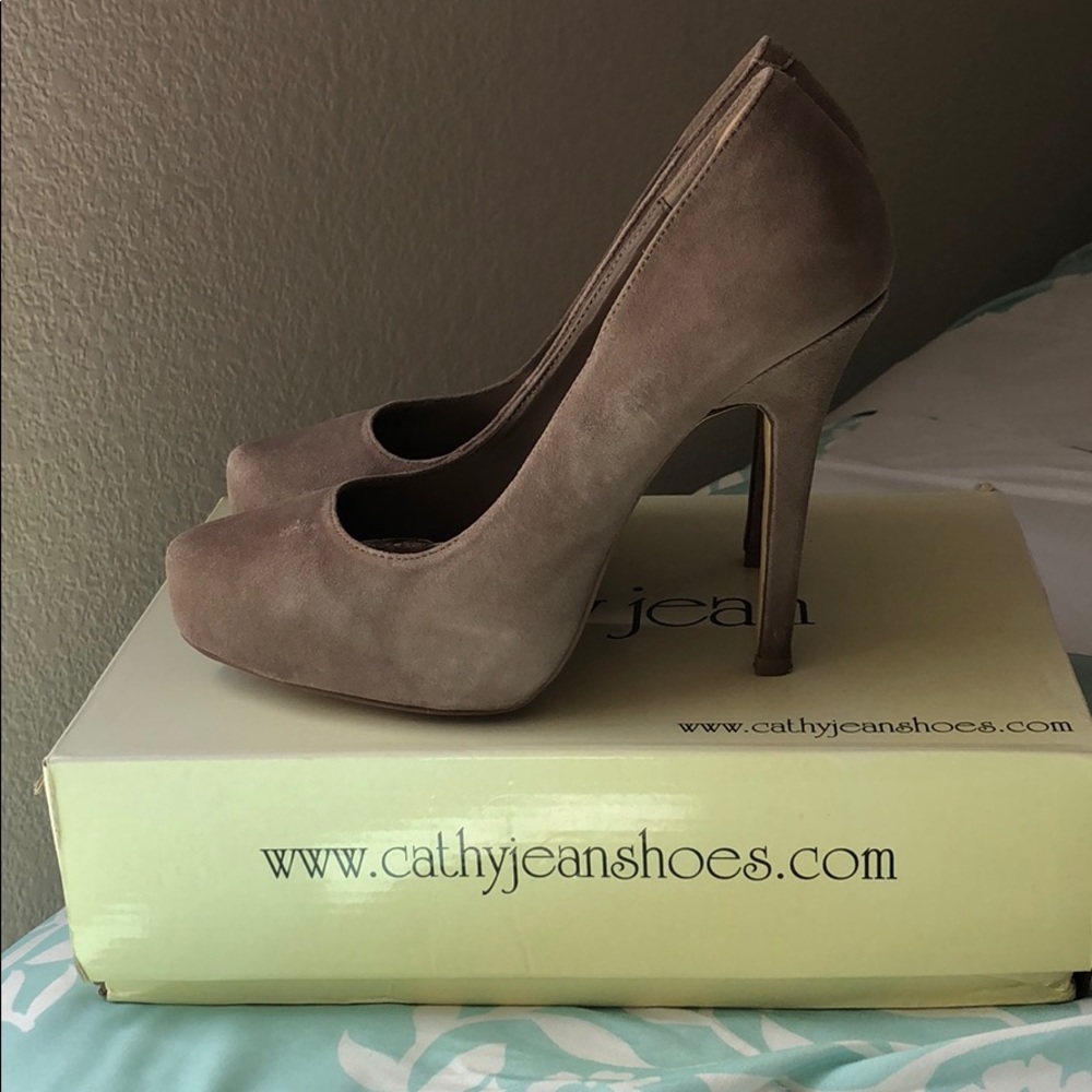 Cathy Jean light Grey suede heels. Size 7.5 US.